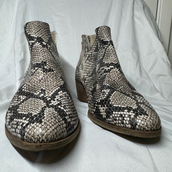 Dolce Vita Karsen Reptile Snakeskin Black Grey Cream Cut Out Heeled Booties 9 - Picture 7 of 14